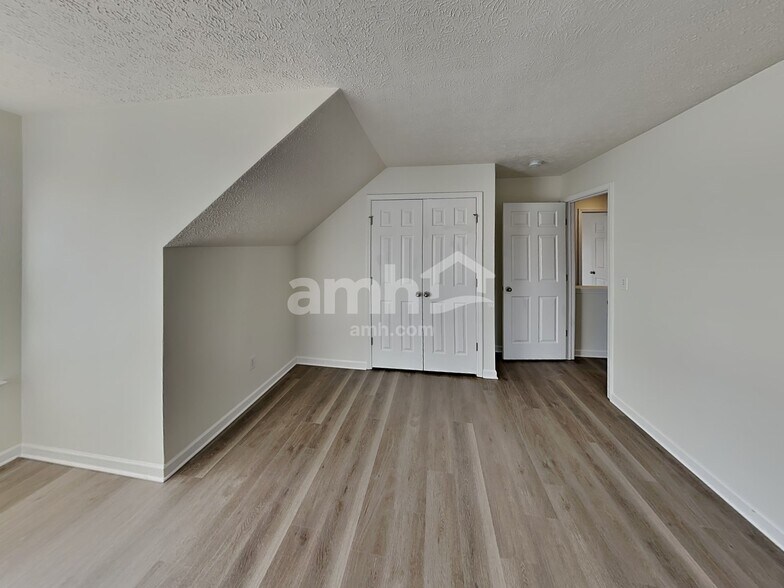 Building Photo - 2126 Burgess Ln