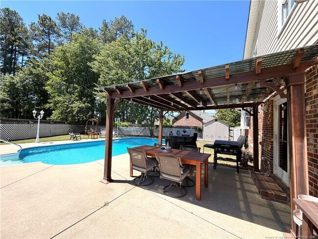 Building Photo - 1030 Rim Rd