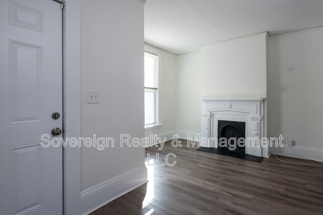 Building Photo - 406 Paines Ave NW