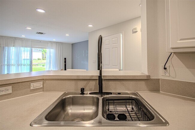 Building Photo - 16171 Sierra Palms Dr