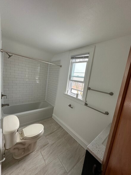 Bathroom - 736 S 2nd Ave