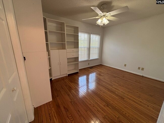 Building Photo - 221 Timberlake Dr