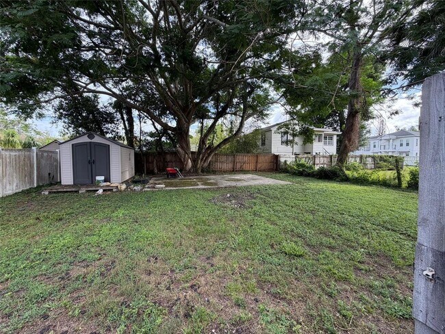 Building Photo - Colonial Town 2 bedroom Duplex