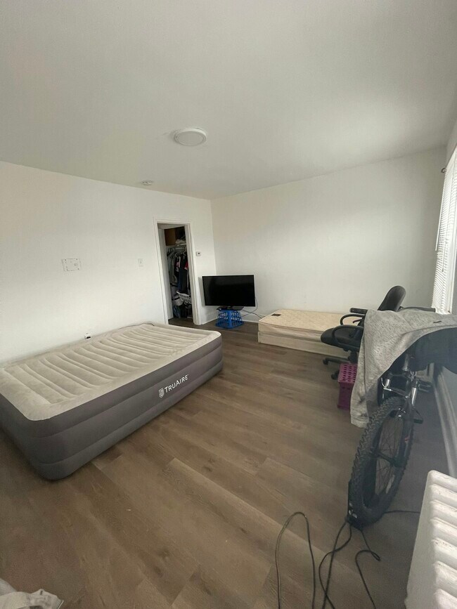 Building Photo - 1219 N 29th St