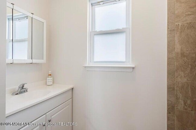Building Photo - 109 W Pompano Way