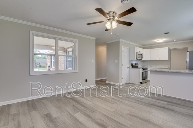 Building Photo - 250 Almon Ct