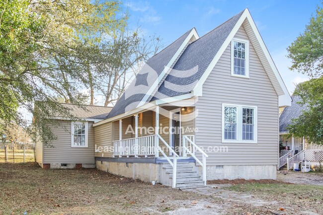 Building Photo - 130 Pelzer St