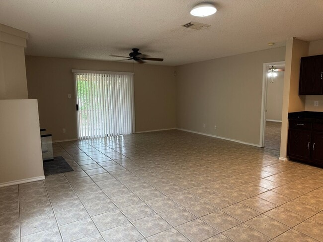 Building Photo - 8003 Chestnut Manor Dr
