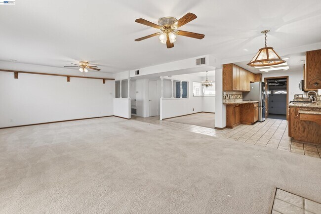 Building Photo - 1450 Kolln St