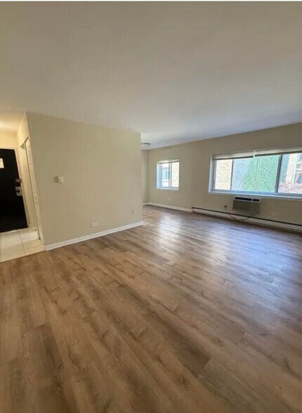 Building Photo - 3825 N Pine Grove Ave