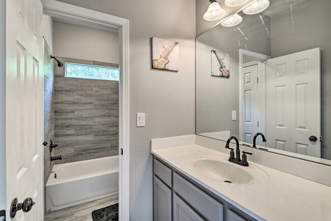 Building Photo - 4835 Sunflower St