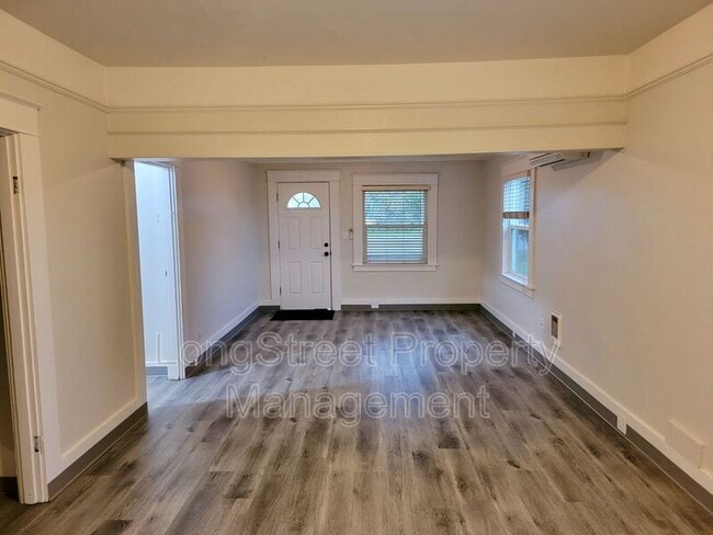Building Photo - 29626 OR-34
