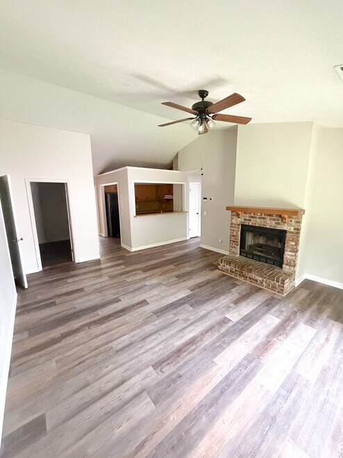 Building Photo - 6197 Trestlewood Dr