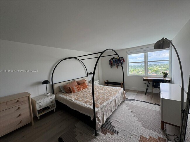 Building Photo - 5750 Collins Ave