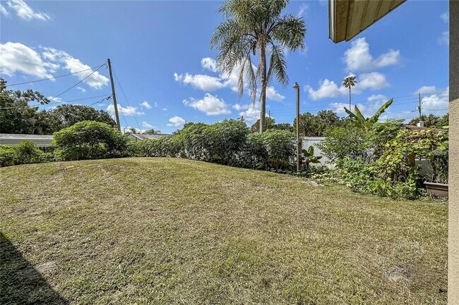 Building Photo - 5572 Myakka Ave