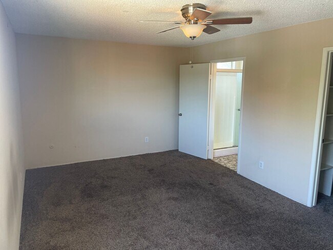 Building Photo - 3 Bed/ 2 Bath Clairemont Mesa
