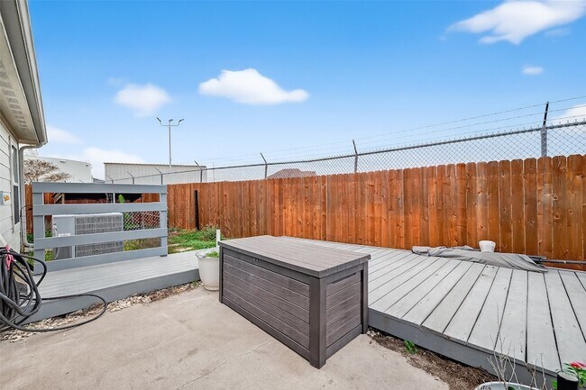 Building Photo - 20610 Moonrise River Ln