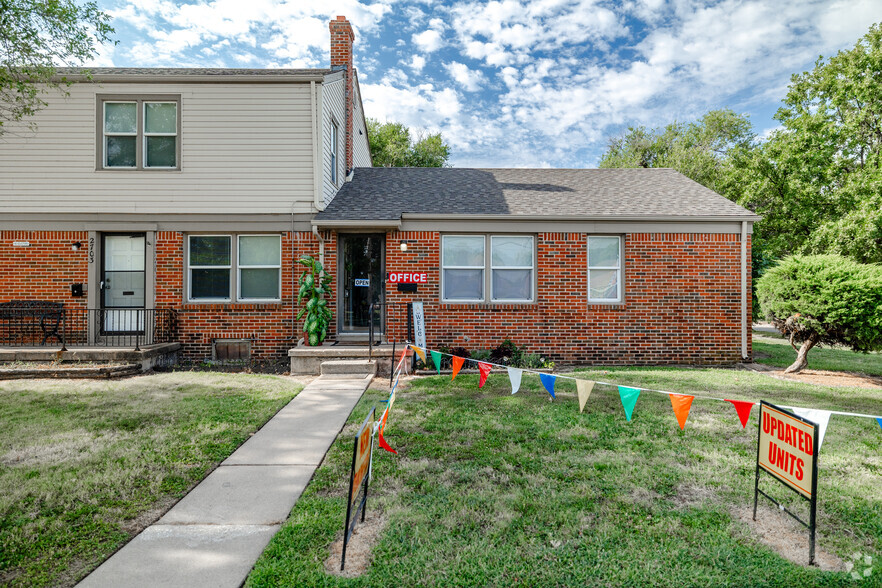 Primary Photo - Meadowlark Apartments