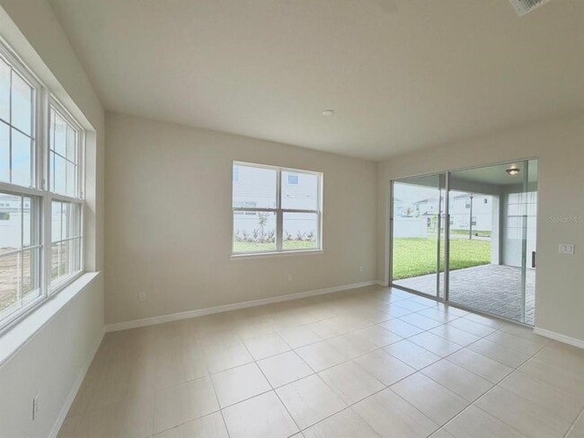 Building Photo - 6985 Oak Commons Way