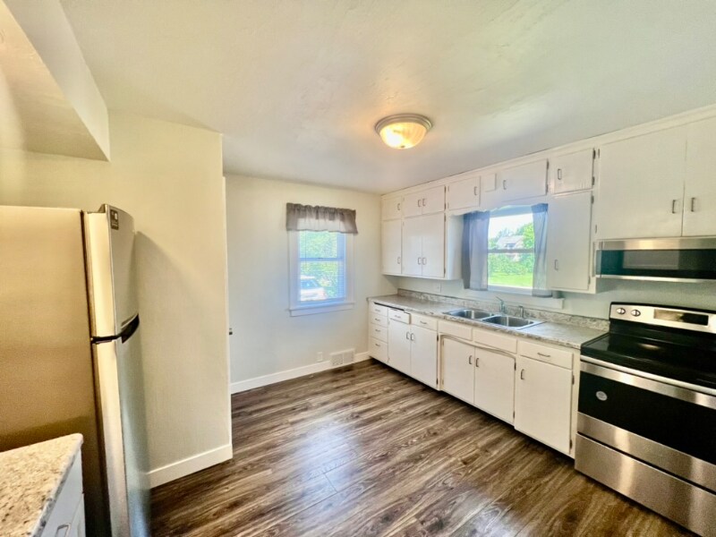 Building Photo - 1032 N Rapids Rd