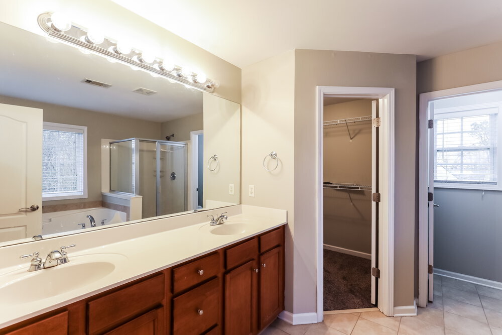 Building Photo - 9993 Village S Dr