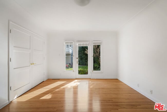 Building Photo - 8664 W Olympic Blvd