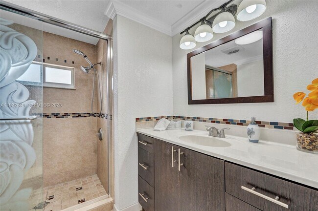 Building Photo - 203 Allen Ave