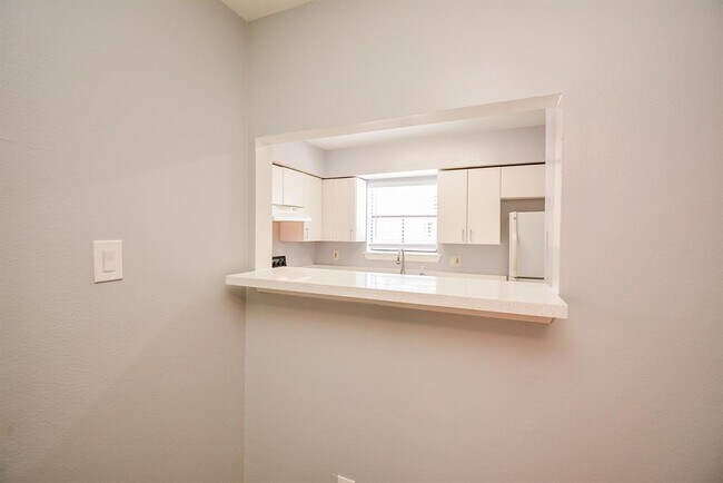 Building Photo - 3100 Walnut Bend Ln