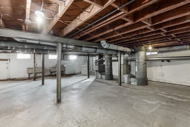 Building Photo - 364 S Chase Ave