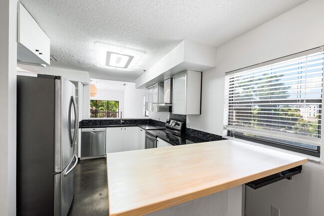 Building Photo - 800 Hudson Ave