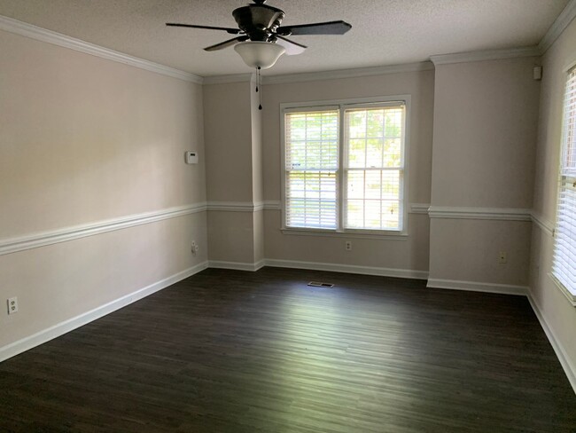 Building Photo - North Raleigh Townhome-Large Bedrooms -1.5...