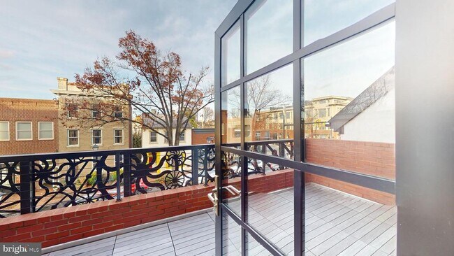 Building Photo - 1312 King St