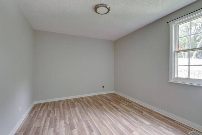 Building Photo - Charming 4BR/2BA Home in South Nashville –...