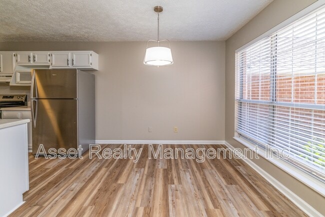 Building Photo - 4405 Greenfern Way