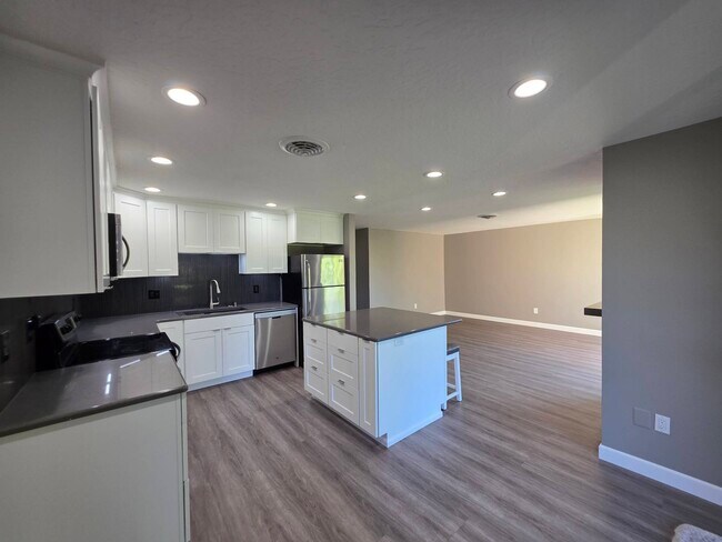 Building Photo - 303 Gage Blvd