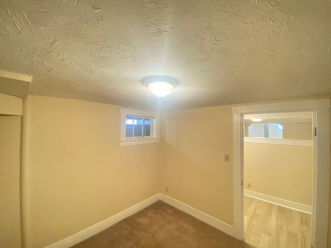 Building Photo - 16 Linwood St