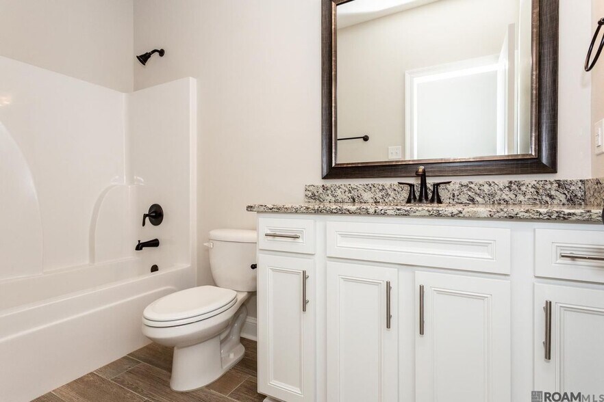 Building Photo - 6356 Lake Edge Dr