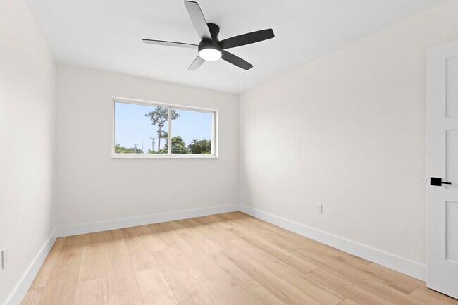 Building Photo - 3905 Flag Dr
