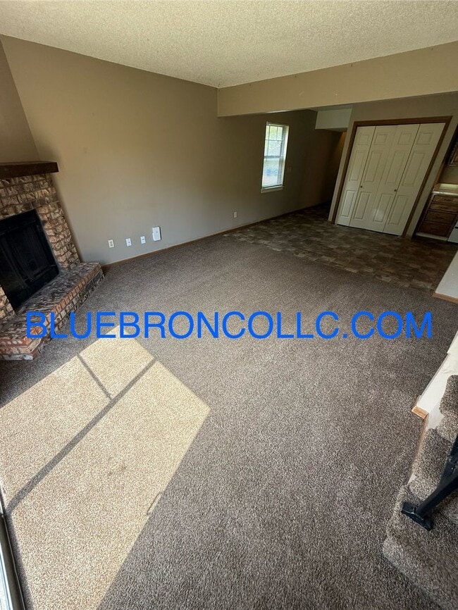 Building Photo - This one will go fast, marvelous 3 bedroom...