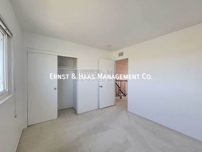 Building Photo - 5692 Vinevale Cir