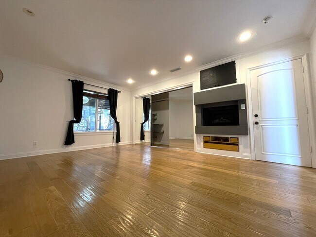 Building Photo - Custom 3-Bed, 2.5 -Bath Retreat with Luxury Features in Reseda