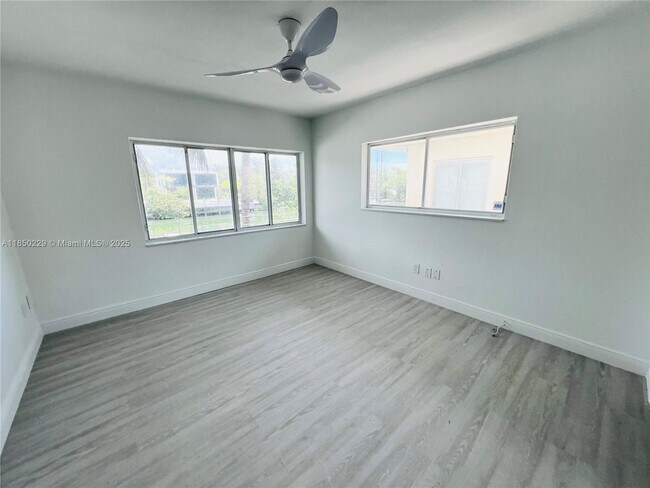 Building Photo - 2033 Calais Dr
