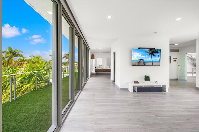 Building Photo - 17250 SW 52nd Ct