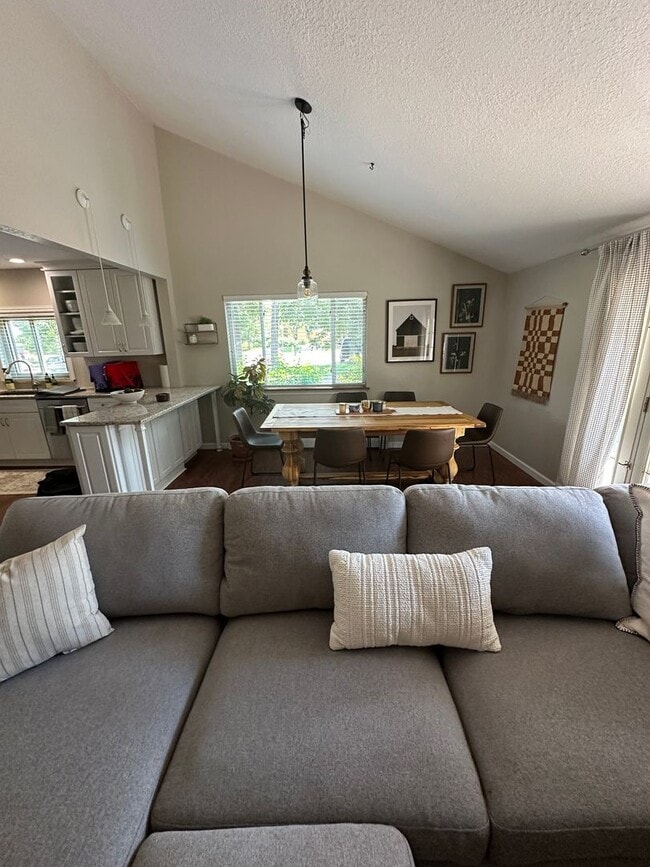 Building Photo - 2807 Benton St.