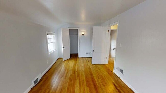 Building Photo - 834 S Main St