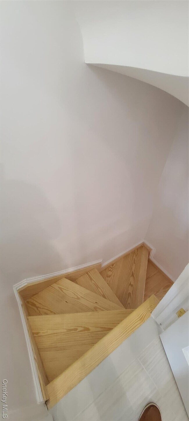 Building Photo - 88-37 62nd Dr