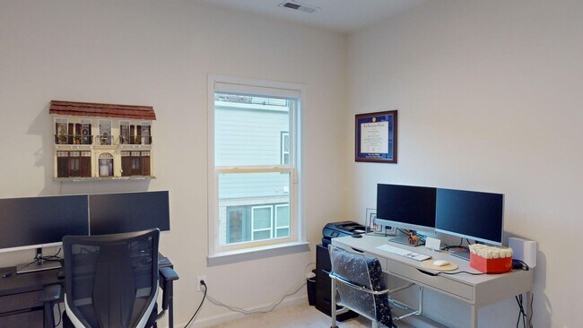 Building Photo - Beautiful Rooftop Terrace Townhome w/ gara...