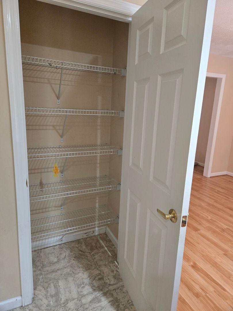 Building Photo - 252 Donna Ave