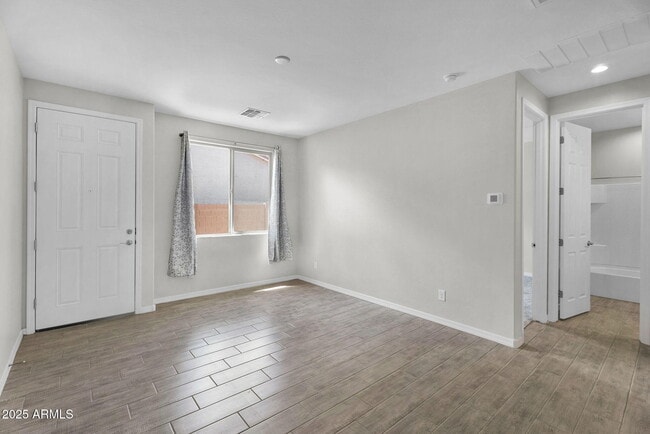 Building Photo - 18570 W Honeysuckle Dr