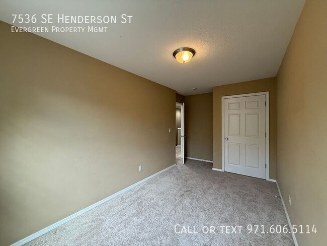 Building Photo - 7536 SE Henderson St